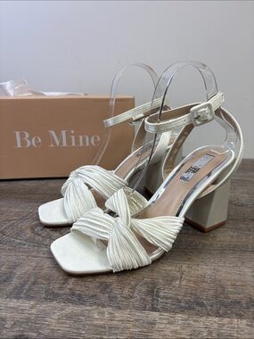 Be Mine Bridal Snuggle Update Ivory Satin Plisse Block Heel Sandals Size 7